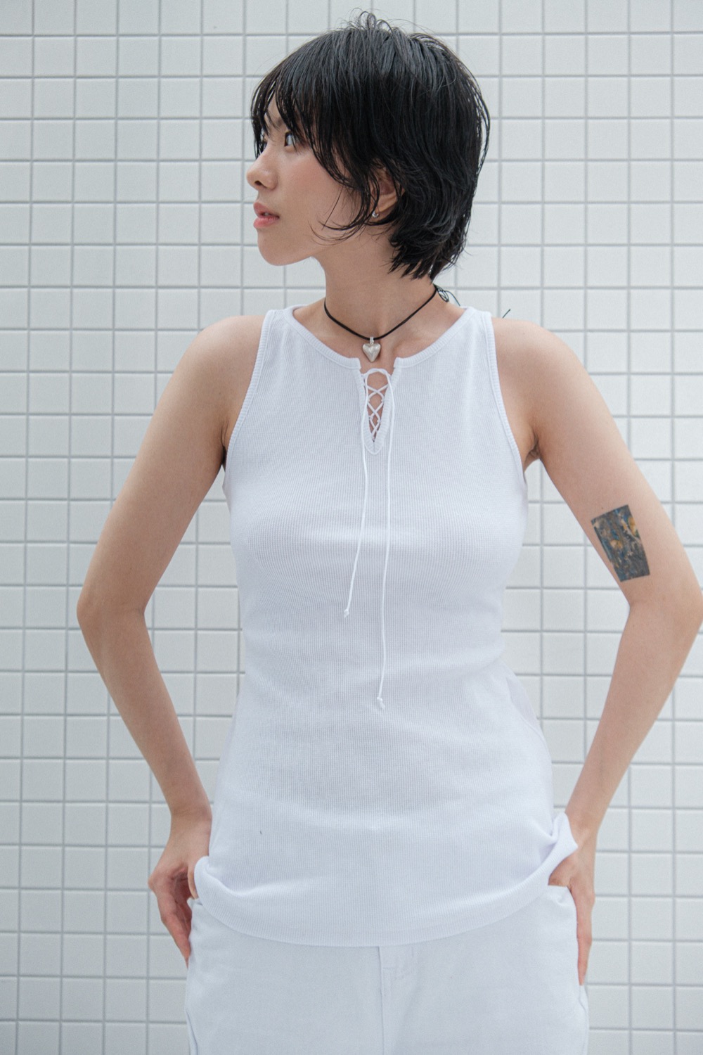 back split sleeveless (white)